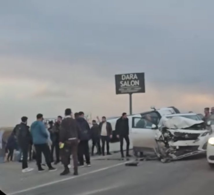 Mardin’de öğrenci servisi ile cip çarpıştı: 9 yaralı