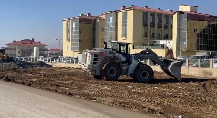 Yüksekova Devlet Hastanesi’nin yolu asfaltlandı