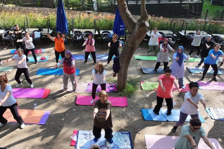 Efeler Belediyesi, yüzlerce kişiye ücretsiz kurslarla sanat ve spor imkanı sunuyor