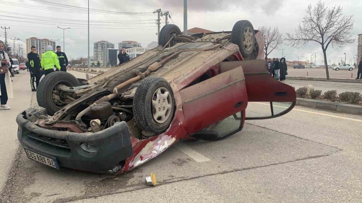 Karaman’da takla atan otomobilin sürücüsü yaralandı