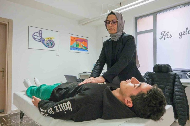 Reiki uygulamasının hemodiyaliz tedavisi alan hastalarda ağrı ve yaşam kalitesine etkisi araştırılıyor