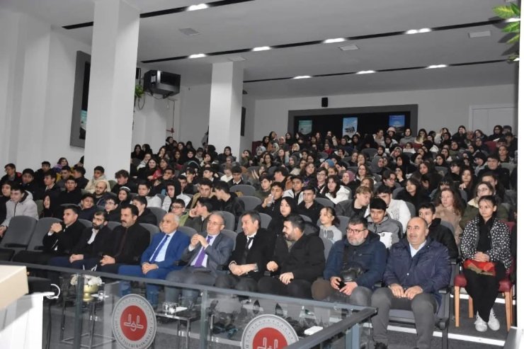 Bozüyük gençliği Akif’i andı