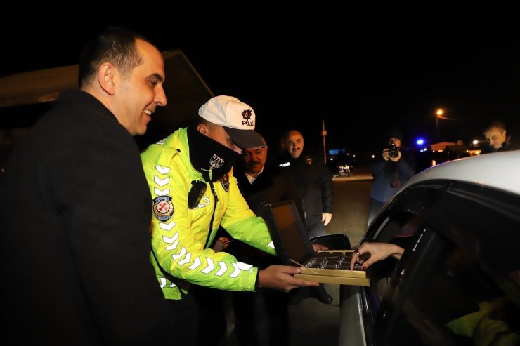 Vali Taşolar görev başındaki ekiplerin yeni yılını kutladı