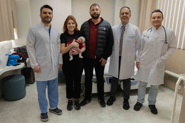 Bağırsakları delinen bin 280 gramlık Aziz bebek 55 günlük savaşı kazandı