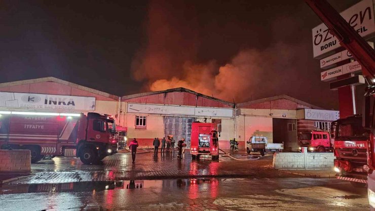 Kayseri’deki fabrika yangını 3 saatte söndürüldü