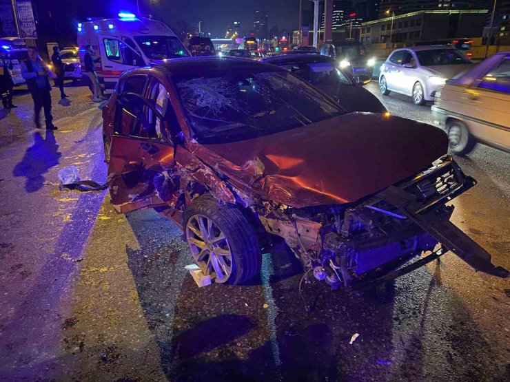 Üsküdar’da 3 araçlı zincirleme kaza: 5 yaralı