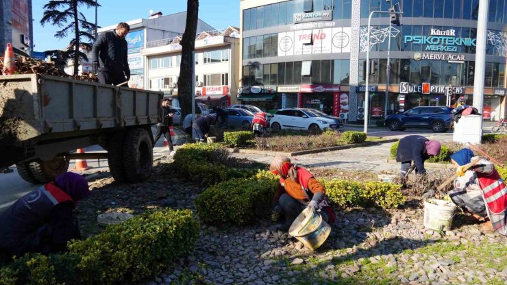 Kaldırım tadilatı ve peyzaj çalışmaları devam ediyor