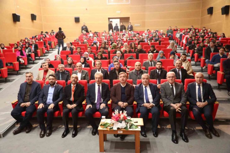 Erzincan’da “Yer Bildirimleri” adlı konferans düzenlendi