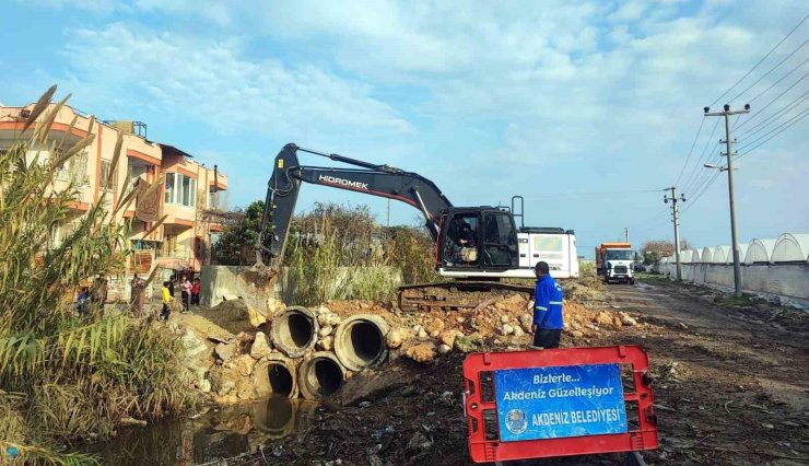 Yağışlar nedeniyle kullanılamaz hale gelen köprü yenilendi