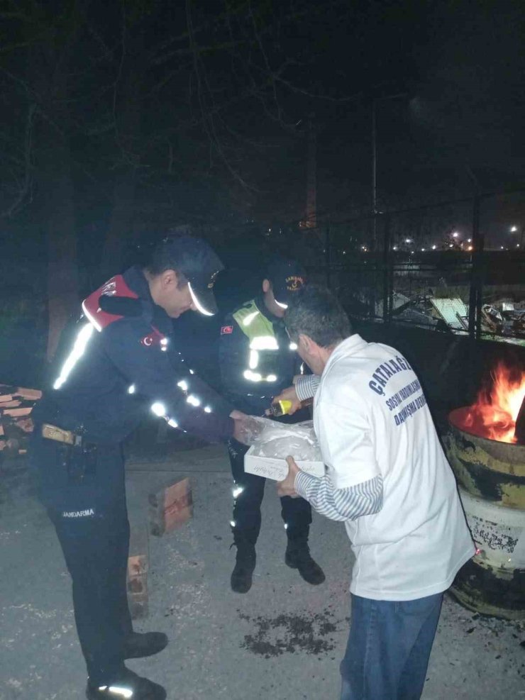 Çatalağzı Sosyal Yardımlaşma ve Dayanışma Derneği’nden geleneksel ikramlarını sürdürdü