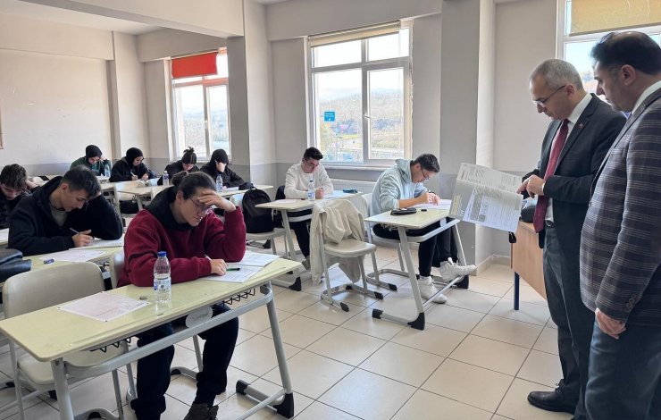 Akçakoca’da 8. ve 12. sınıf öğrencilerine kazanım kavrama sınavı