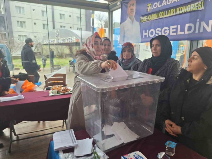 AK Parti Selendi Kadın Kolları Kongresi bayram havasında geçti