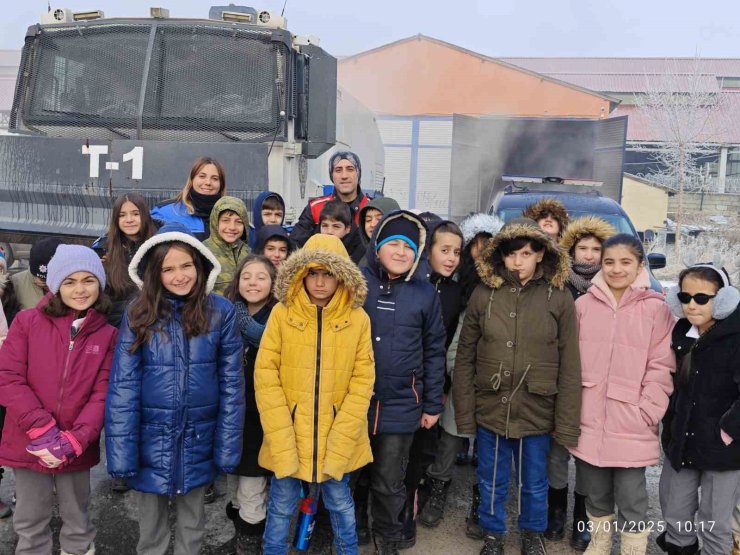 Ağrı İl Emniyet Müdürlüğü’nden öğrencilere güvenlik eğitimi