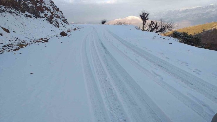 Siirt’te kapanan köy yolları ulaşıma açılıyor