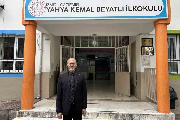 İzmir’de 46 yıllık öğretmene duygusal veda