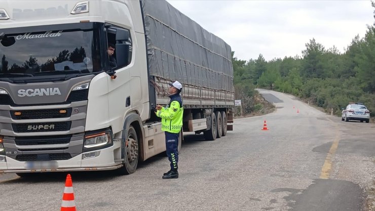 Karacasu’da ağır tonajlı araçlar denetlendi