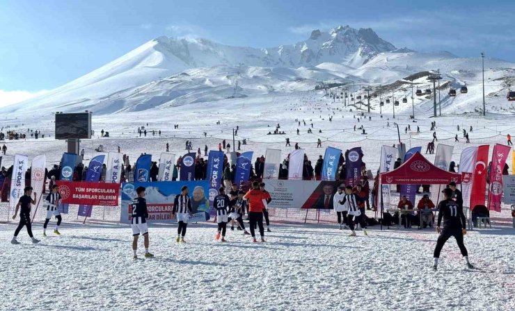 Erciyes’te Kar Ragbi Türkiye Şampiyonası heyecanı başladı