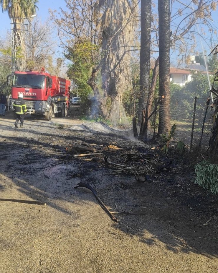 Arsuz’da çıkan otluk yangınını itfaiye söndürdü