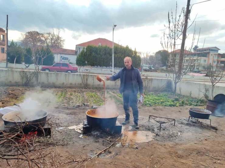 Ocak ayında pekmez kazanları kaynadı