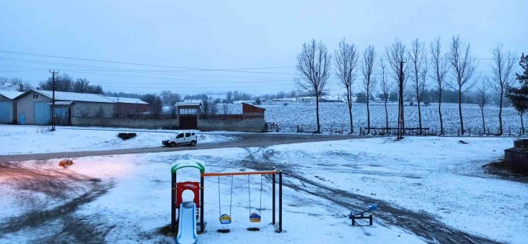 Kastamonu’nun yüksek kesimlerinde kar yağışı başladı