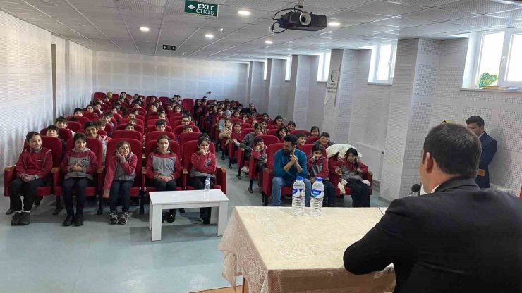 Arpaçay Kaymakamı Akköz, Meslek tanıtım günlerinde öğrencilerle buluştu