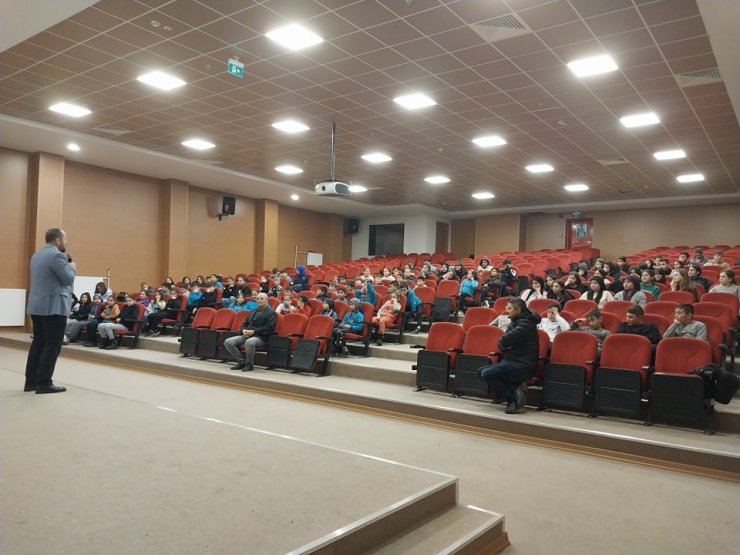 Simav İlçe Müftüsü Hasan Serçe’den öğrencilere seminer