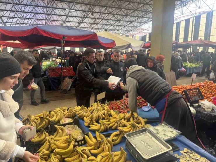 Odunpazarı zabıta ekiplerinden semt pazarlarında terazi ve etiket kontrolü