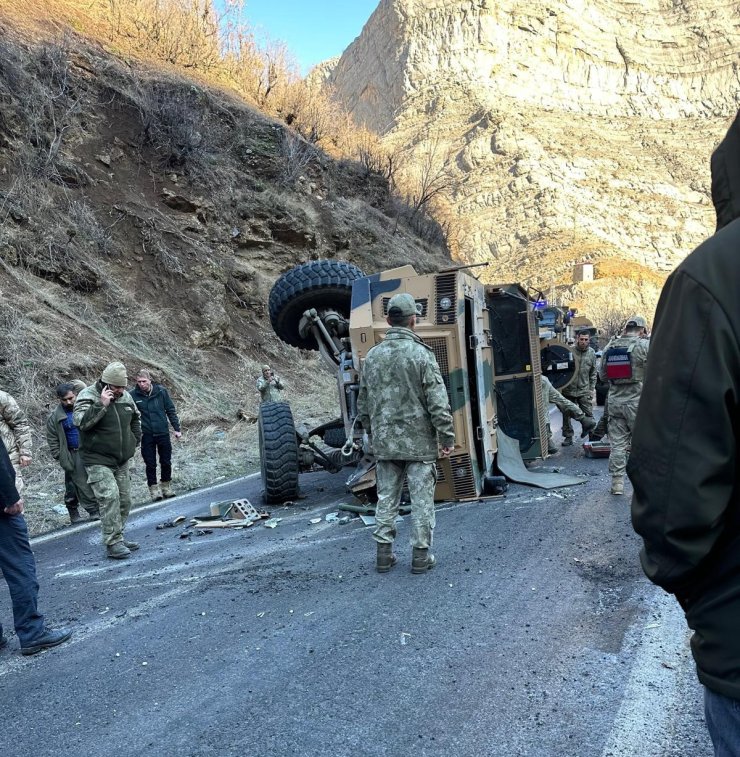 Şırnak’ta askeri araç devrildi: 2 asker yaralı