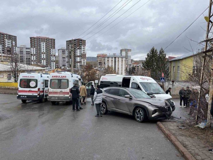 İçerisinde bulunduğu servis kaza yaptı, o "Dedeme gidecektim" diye ağladı