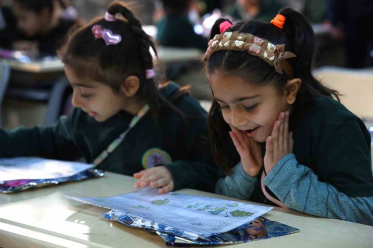 Adana’da 521 bin 929 öğrenci karne sevinci yaşadı