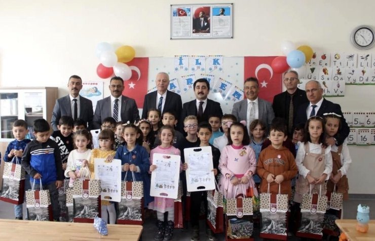 Bayburt’ta 14 bin 103 öğrenci karne heyecanı yaşadı