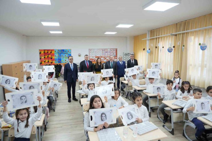 İzmir’de 738 bin 886 öğrenci karnesini aldı