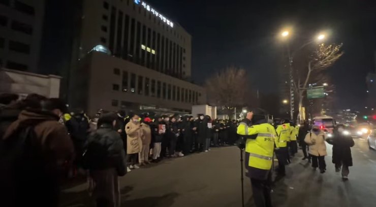Güney Kore mahkemesinden Yoon’un tutukluluğuna devam kararı