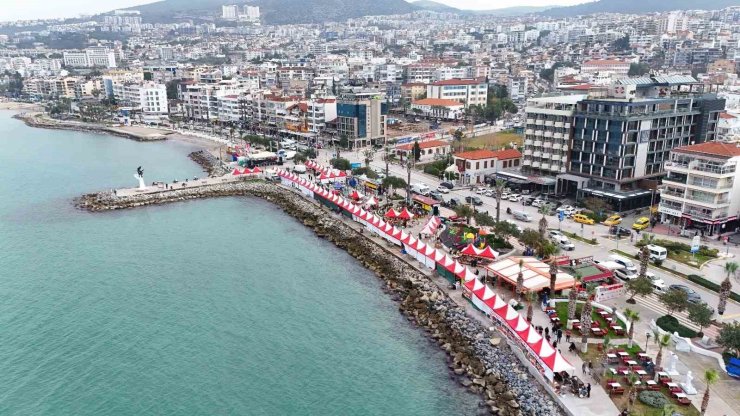 Kuşadası’nda Karadeniz rüzgarı esti