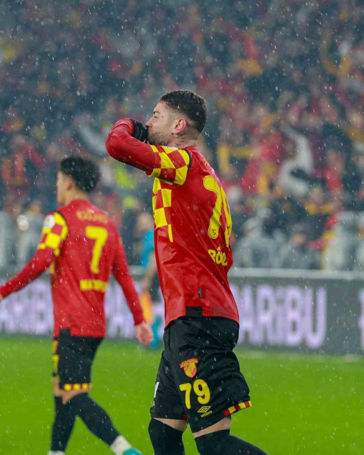 Göztepe, Romulo’nun satın alma opsiyonunu kullandı