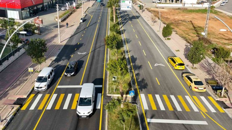 Mersin’de yol yenileme çalışmaları sürüyor