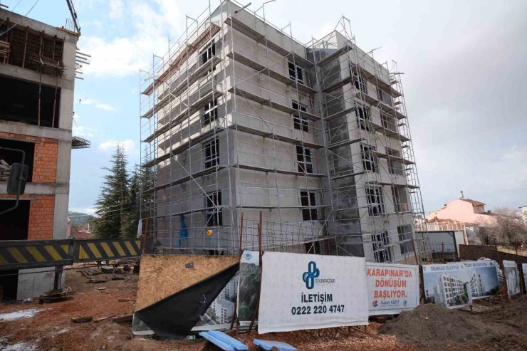 Başkan Kurt’tan Karapınar Kentsel Dönüşüm Projesi’nde 6 daire sahibine tapu teslimi