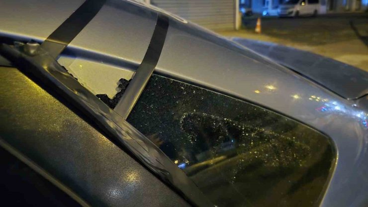 Milas’ta kırmızı ışıkta bekleyen araçlara saldırı iddiası