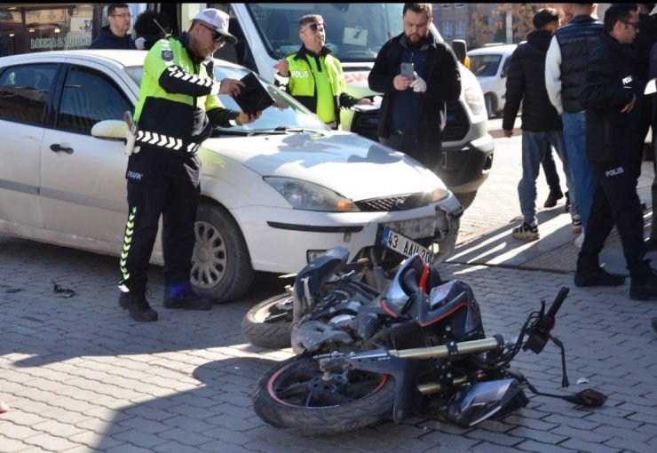 Otomobil ile motosiklet çarpıştı: 1 yaralı