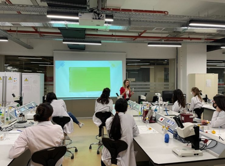 Doç. Dr. Ebru Özdemir: "Bitkisel ürünler masum değildir"