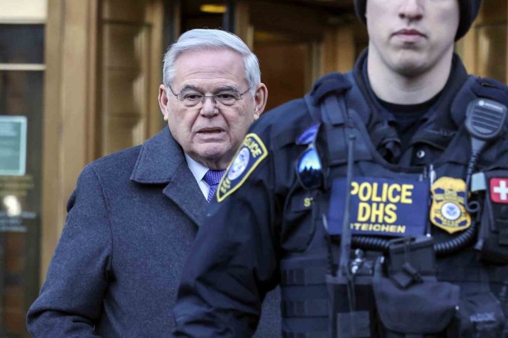 ABD’li Türkiye karşıtı eski Senatör Menendez’e rüşvet suçundan 11 yıl hapis cezası