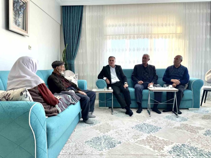 Başkan Özdoğan vatandaşları ziyaret ediyor