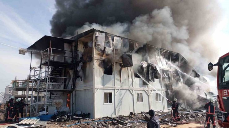 Malatya’da işçilerin konakladığı konteynerlerde yangın