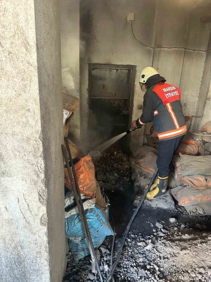 Mardin’de bir apartmanın kazan dairesine çıkan yangın söndürüldü
