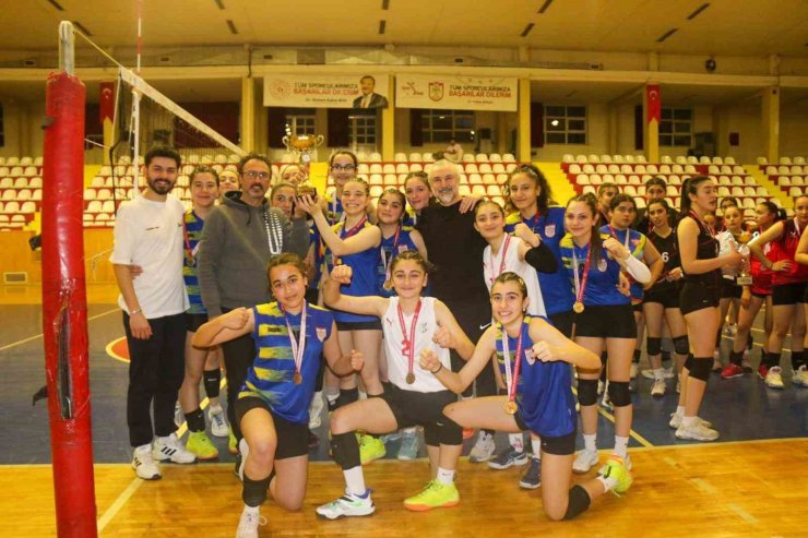 Sivas’ta voleybolda Özel İdare Spor şampiyon oldu