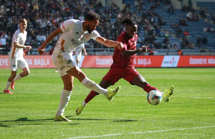 Trendyol Süper Lig: Atakaş Hatayspor: 1 - Antalyaspor: 2 (İlk yarı)
