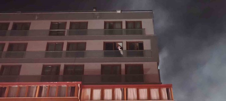 Pamukkale’de 7 katlı rezidansta yangın çıktı