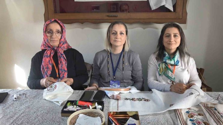 Öğrencileri arasında annesi ve ablası da bulunuyor