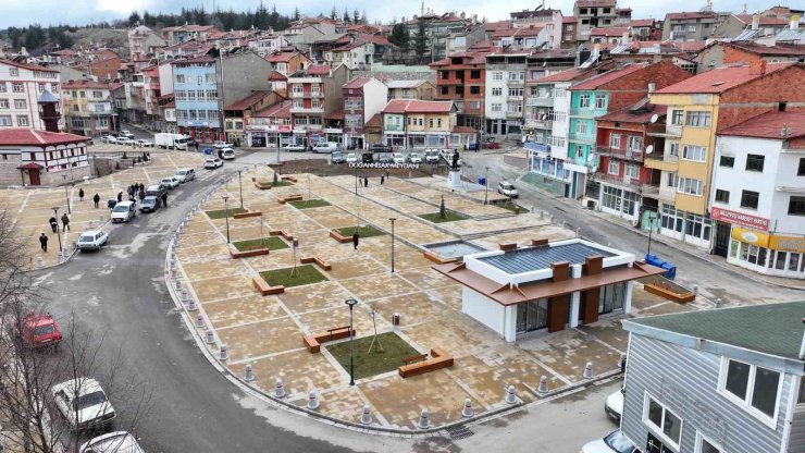 Başkan Altay: "Doğanhisar meydan düzenleme çalışmamız hayırlı olsun"