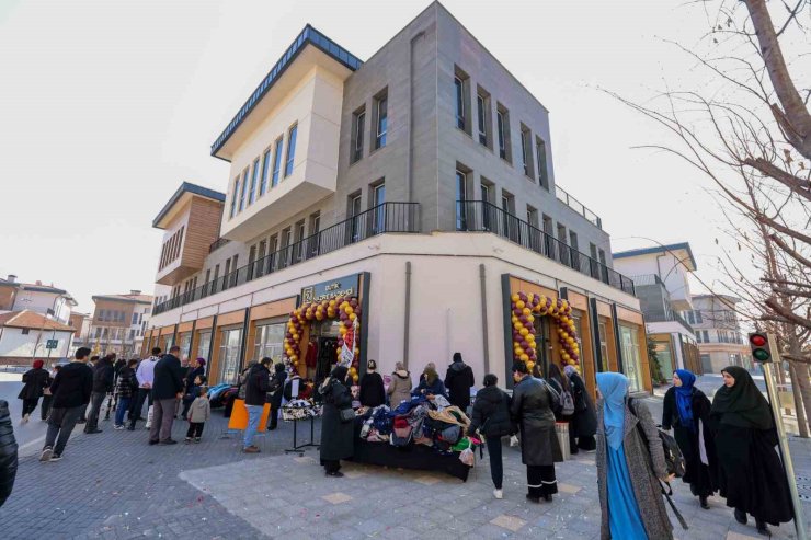 Suriçi Çarşısı açılan iş yerleriyle hareketleniyor